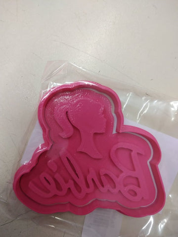 Tagliapasta tagliabiscotto in bioplastica 2 pezzi Barbie  logo