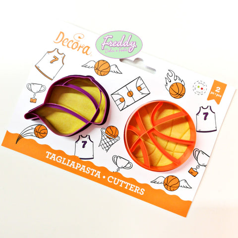 Tagliapasta tagliabiscotto basket pallone e cappellino in plastica 2 pezzi decora